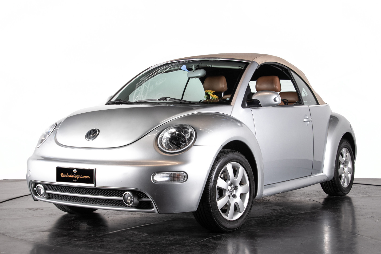 2004 Volkswagen New Beetle Cabriolet 0