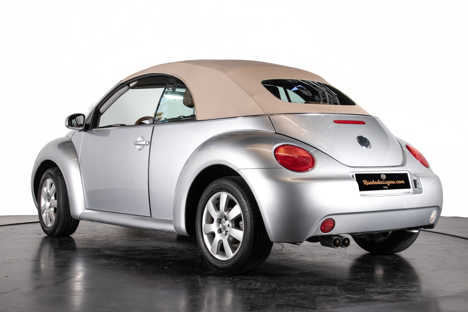 2004 Volkswagen New Beetle Cabriolet 7