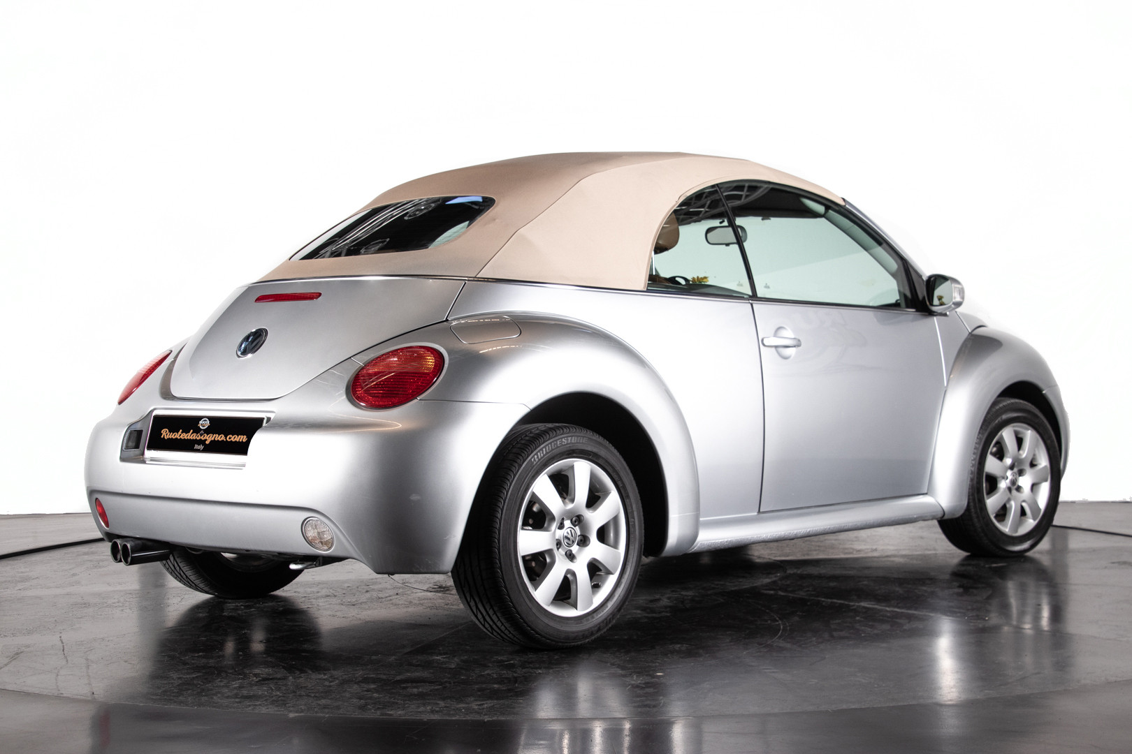2004 Volkswagen New Beetle Cabriolet 4