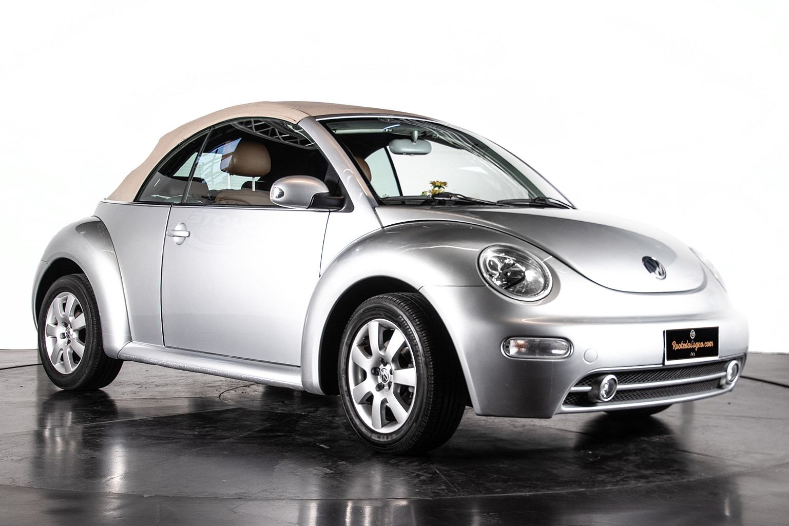 2004 Volkswagen New Beetle Cabriolet 6