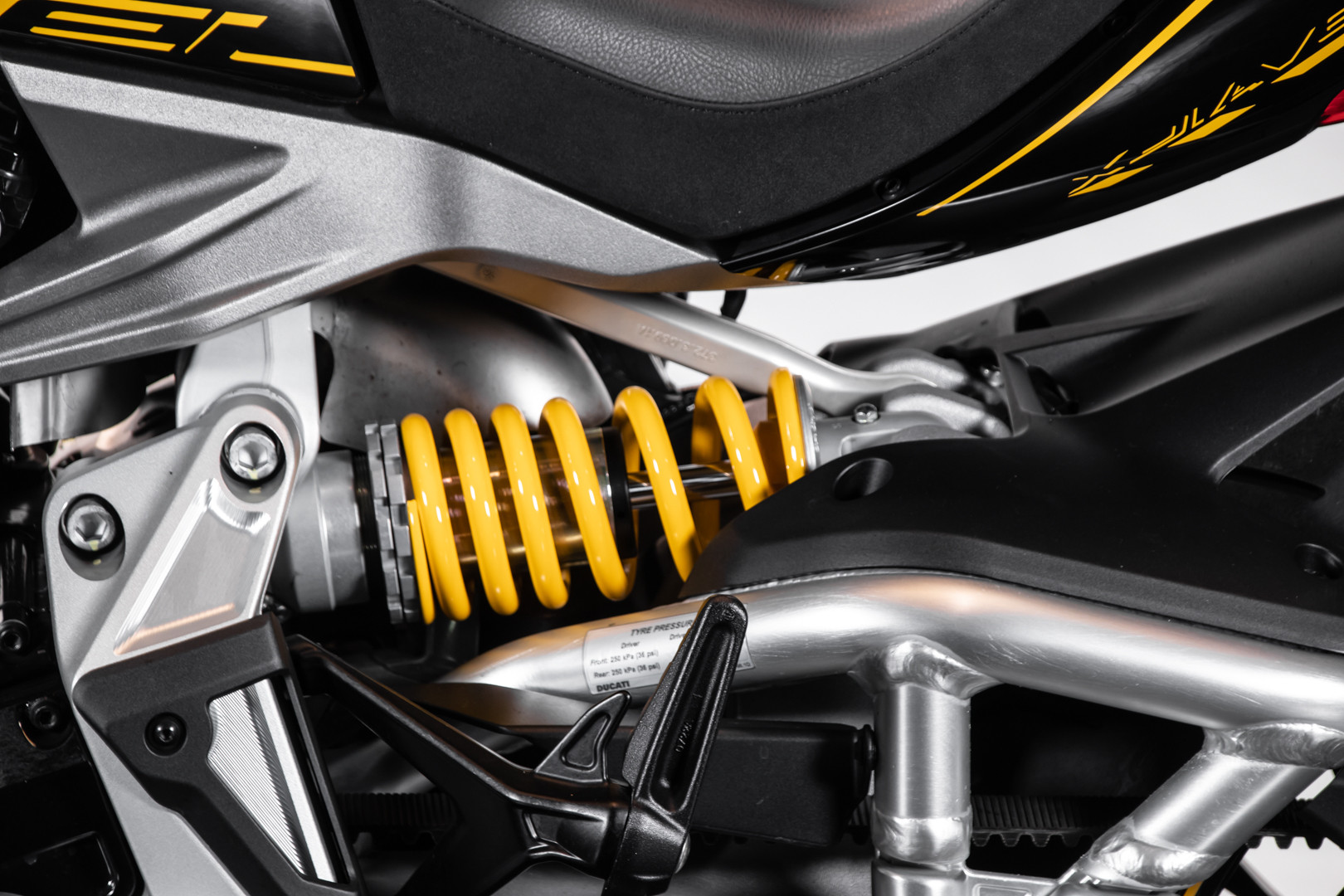 2016 Ducati X Diavel S 16