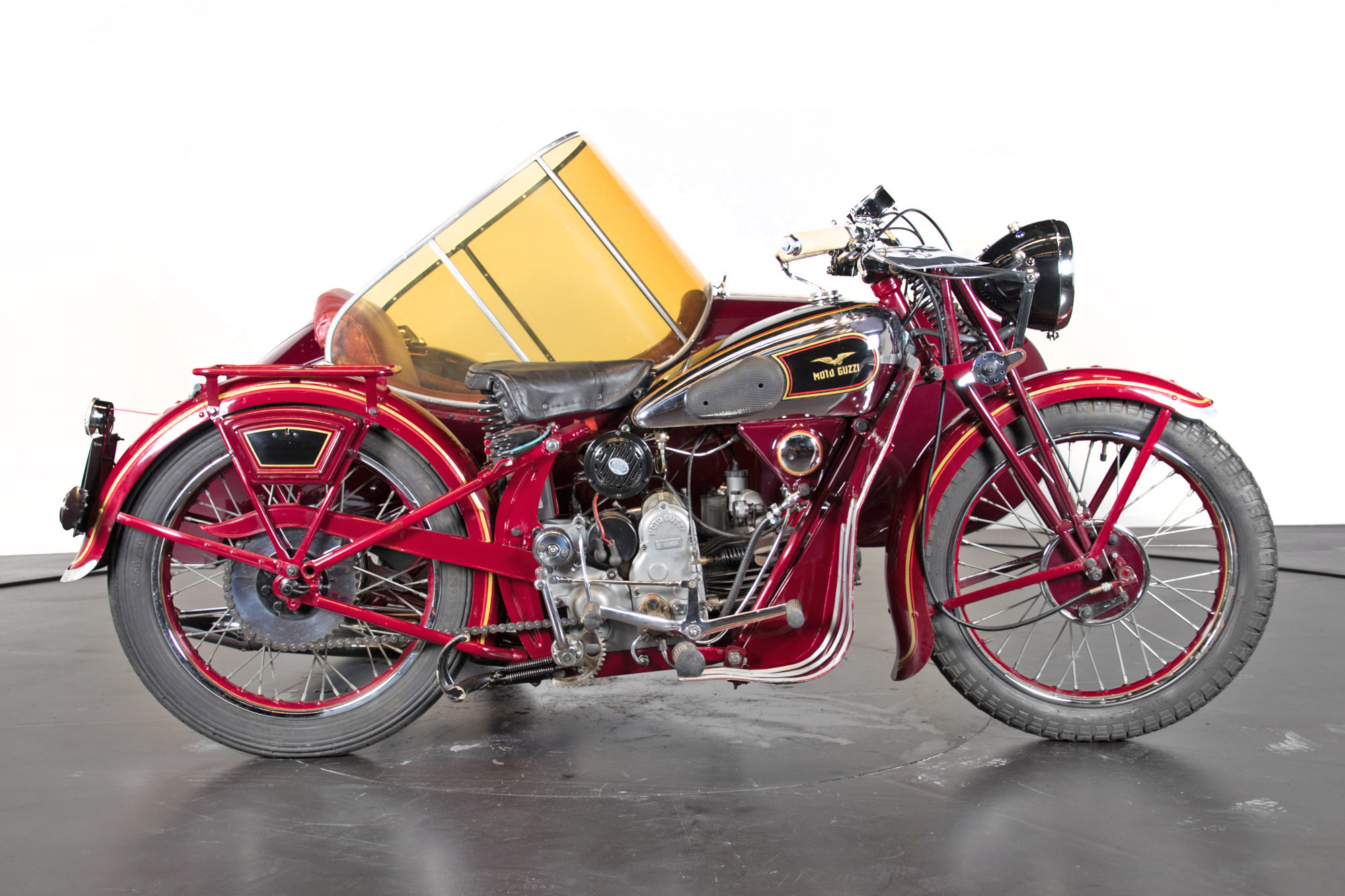 The Moto Guzzi 1950: An Italian Icon Takes Shape