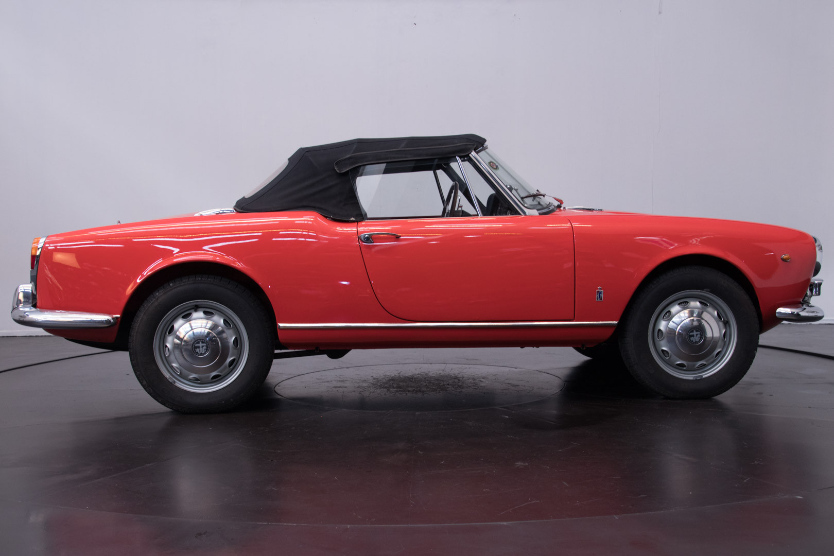 1964 Alfa Romeo Giulia 1600 Spider 7