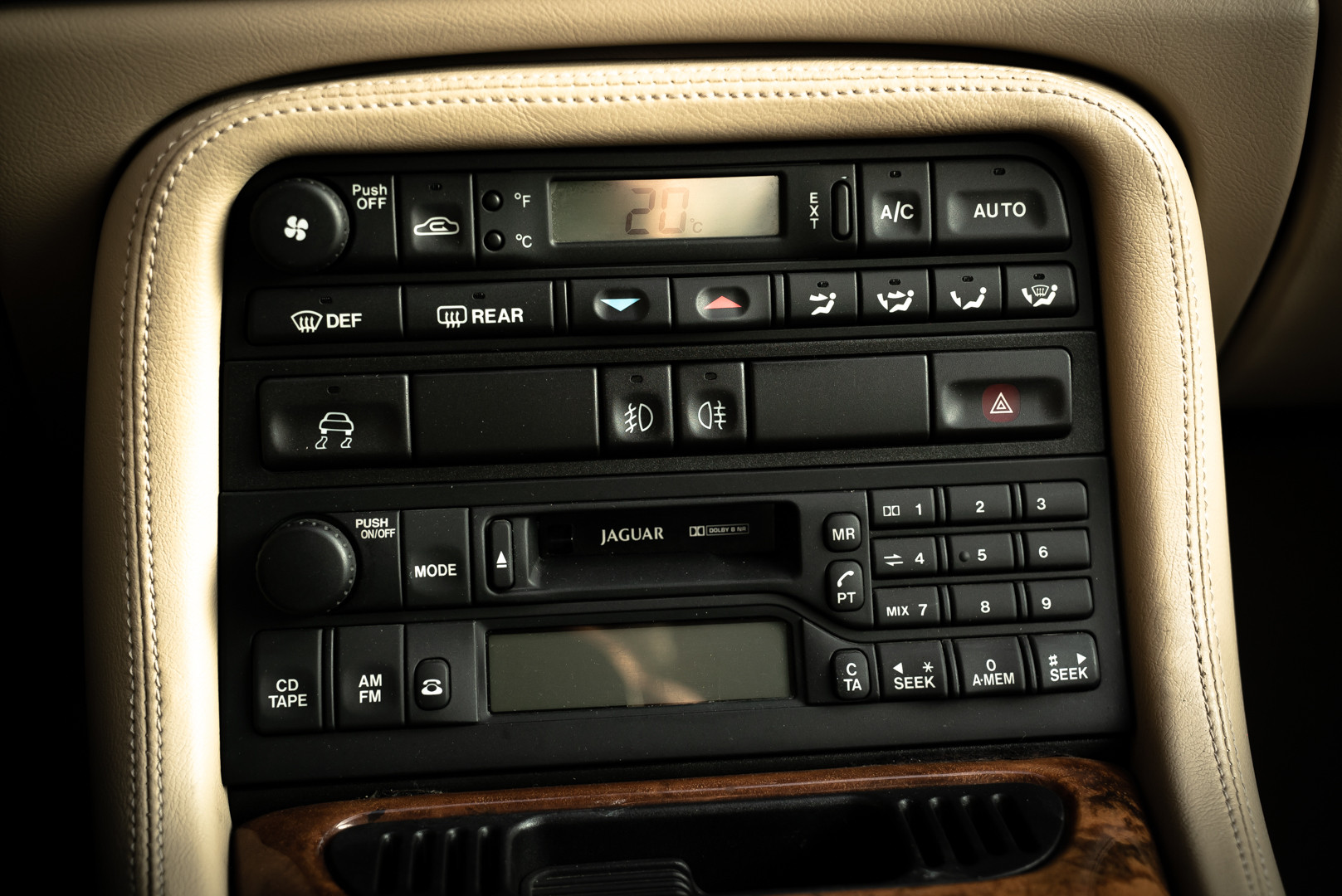 2002 Jaguar 4.2 XKR Coupé 40