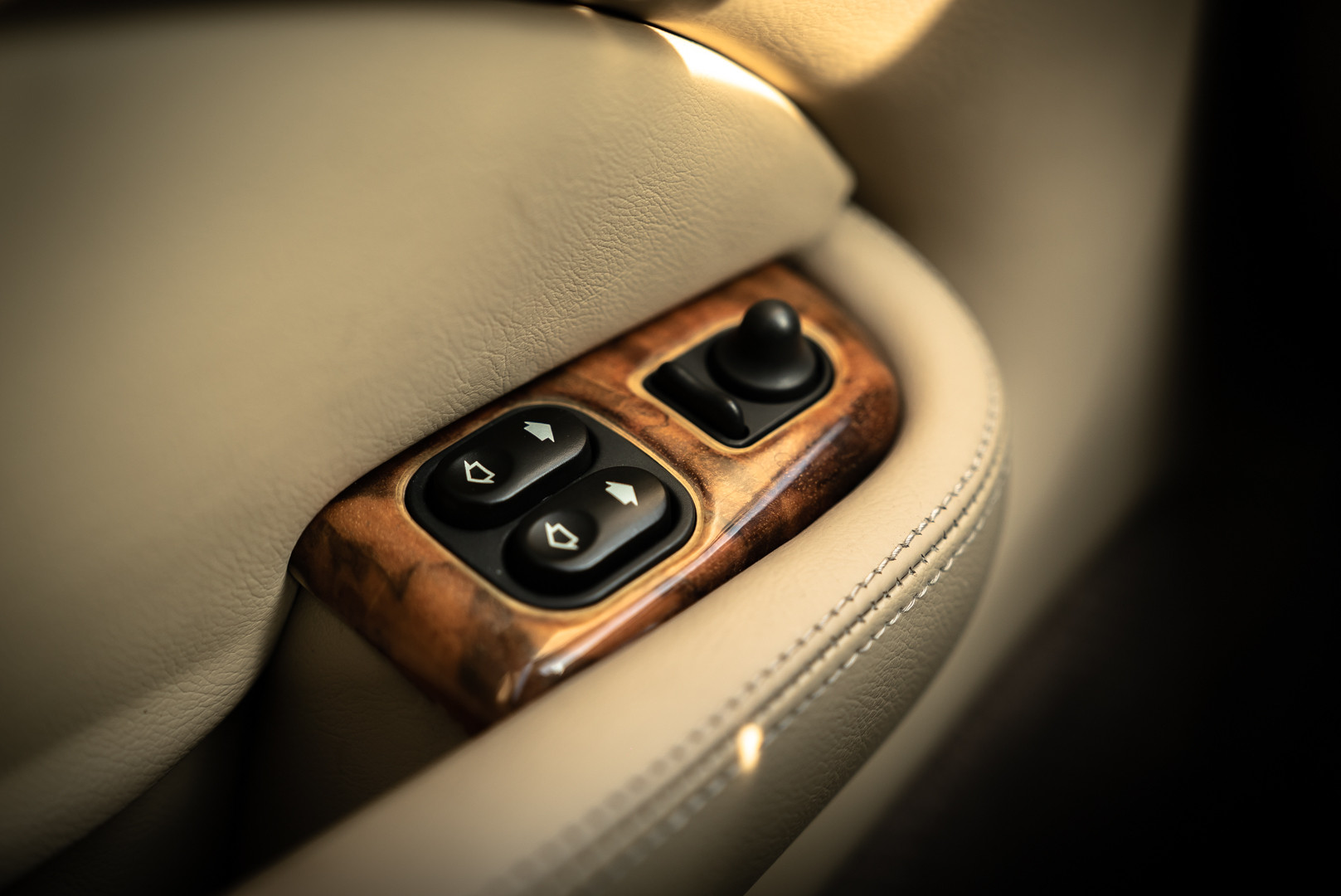 2002 Jaguar 4.2 XKR Coupé 42
