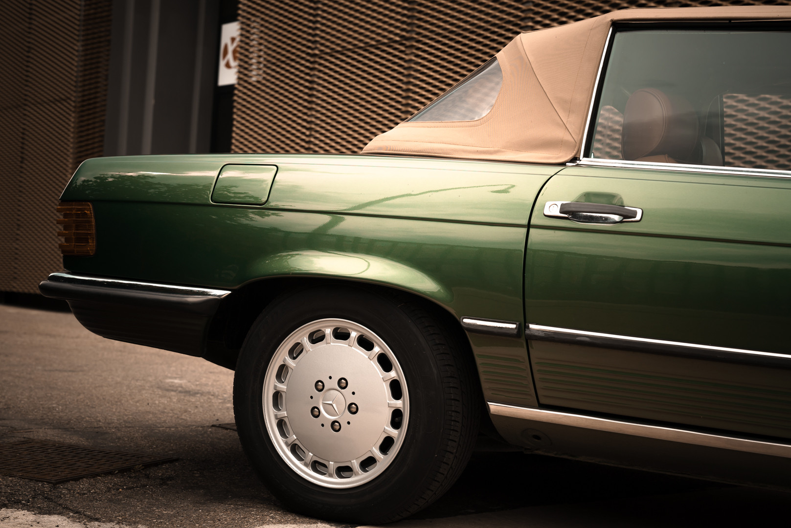 1986 Mercedes-Benz SL 300 11
