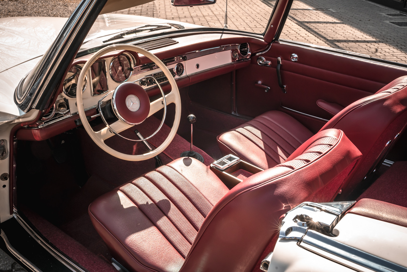 1966 Mercedes-Benz SL 230 Pagoda 19