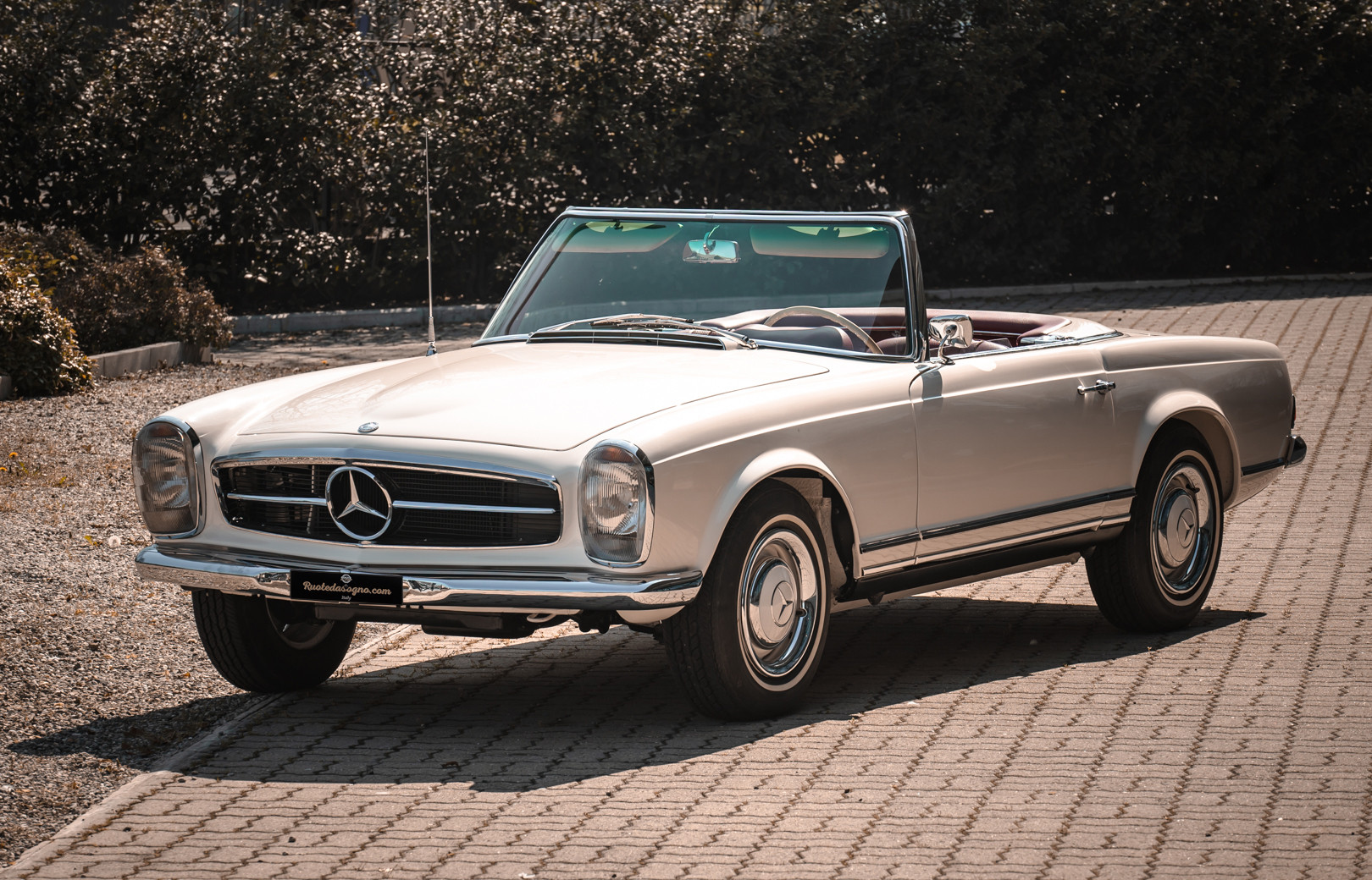 1966 Mercedes-Benz SL 230 Pagoda 0