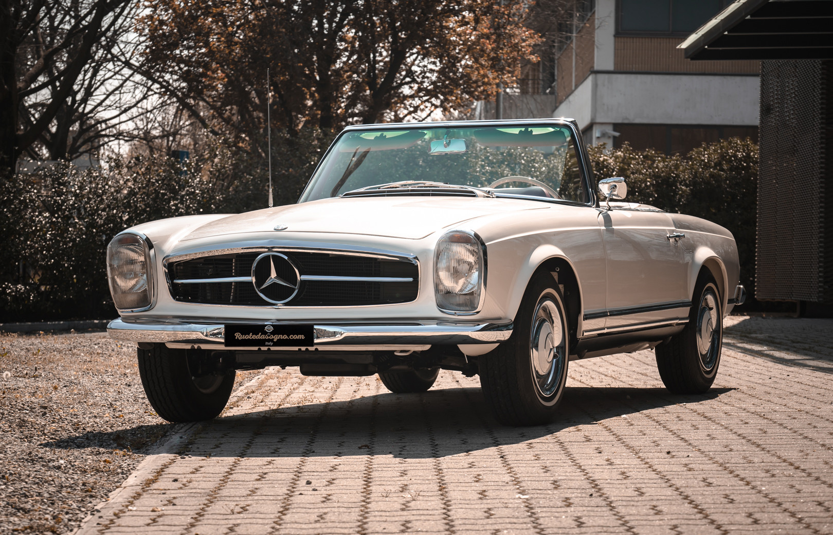 1966 Mercedes-Benz SL 230 Pagoda 1