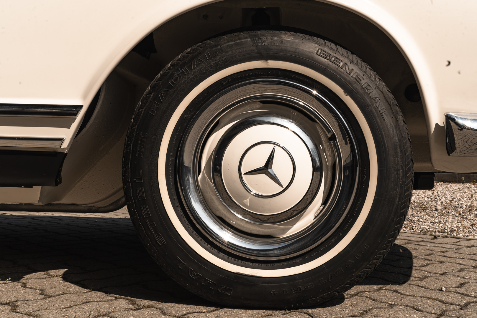 1966 Mercedes-Benz SL 230 Pagoda 14