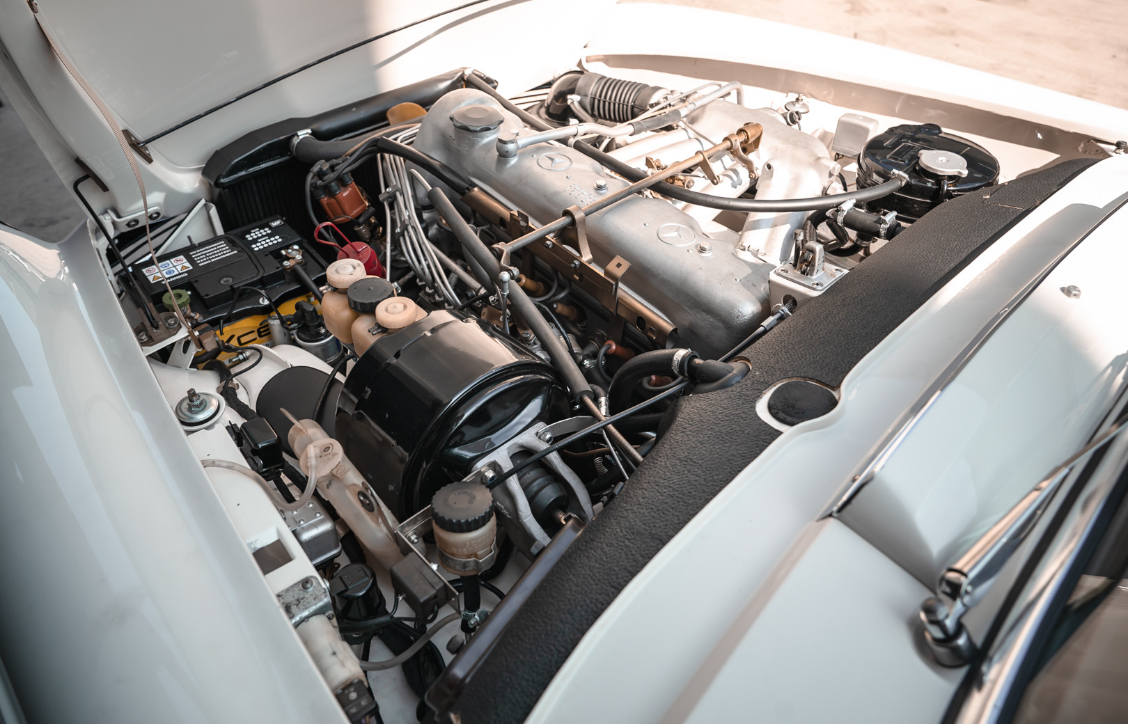 1966 Mercedes-Benz SL 230 Pagoda 32