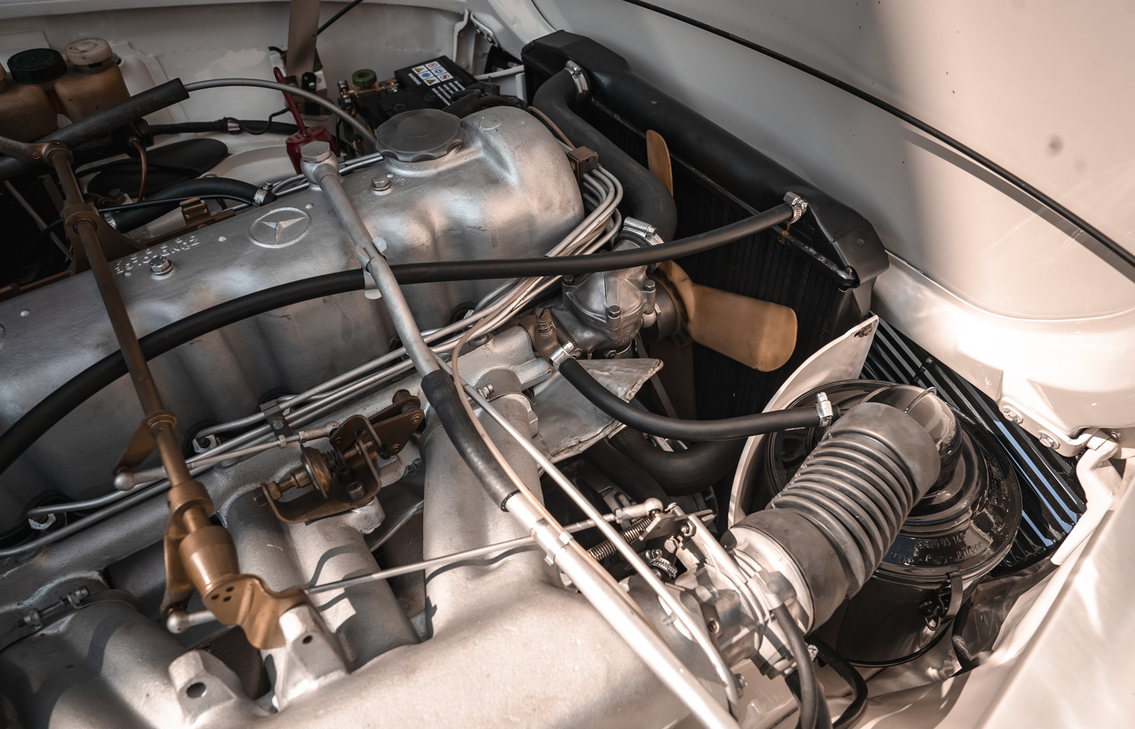 1966 Mercedes-Benz SL 230 Pagoda 38