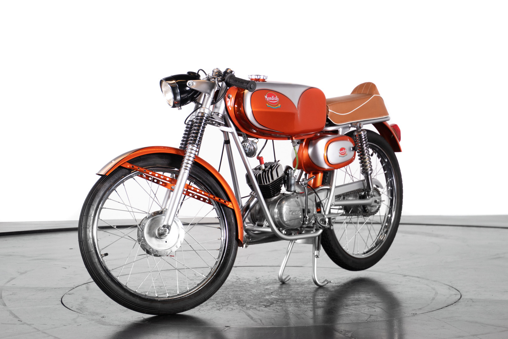 1982 MONDIAL RECORD 8