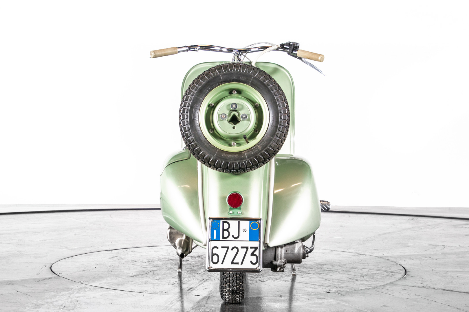 1949 Piaggio Vespa Bacchetta 3
