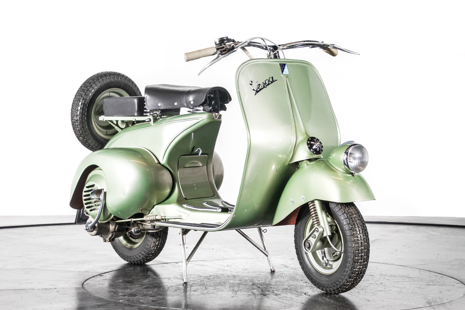 1949 Piaggio Vespa Bacchetta 4