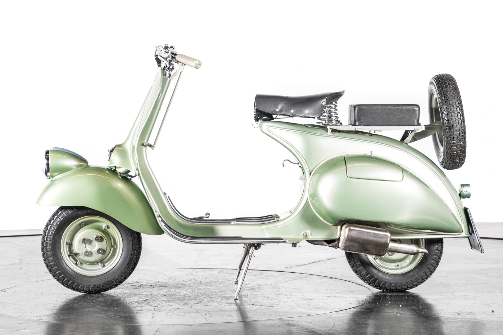 1949 Piaggio Vespa Bacchetta 0