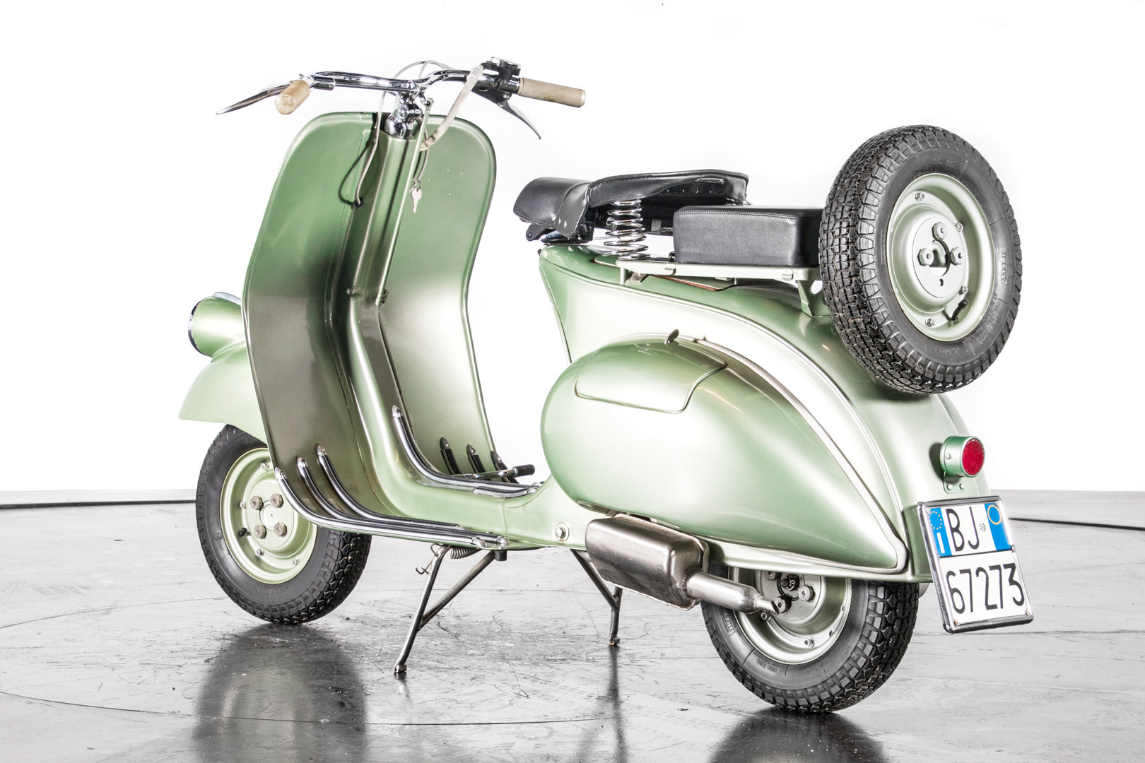 1949 Piaggio Vespa Bacchetta 7
