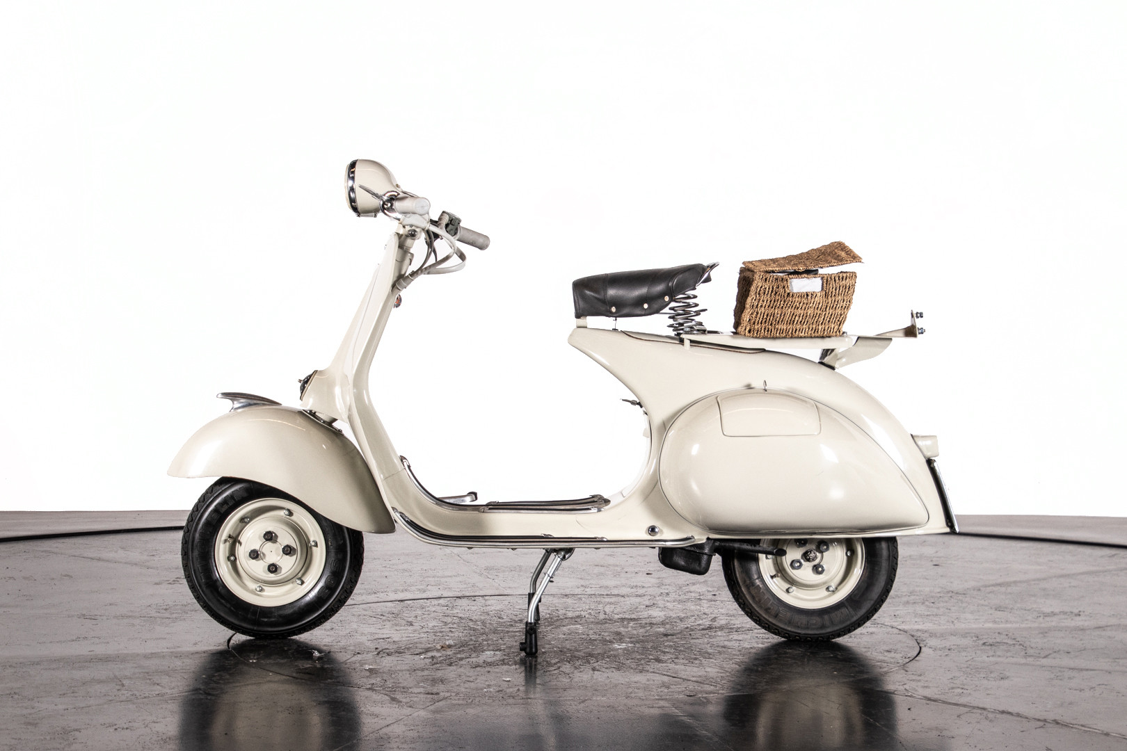 1955 Piaggio Vespa 150 VL2M 1