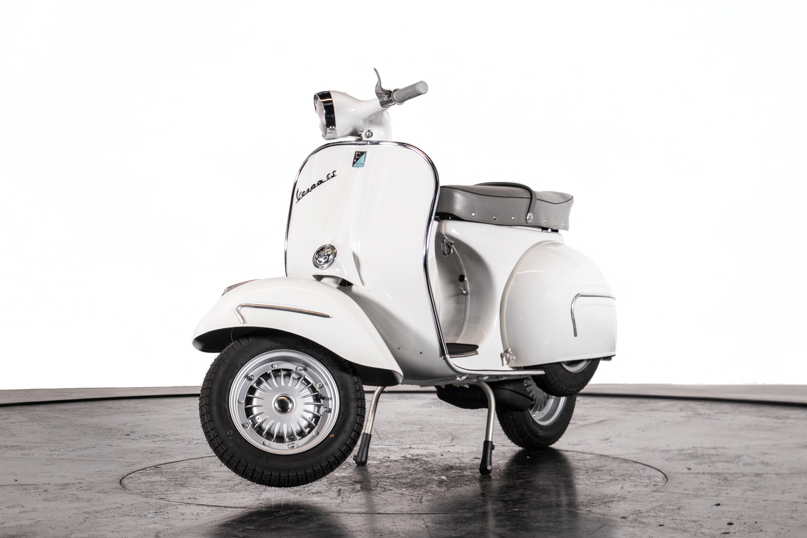 1961 Piaggio Vespa GS 160 2