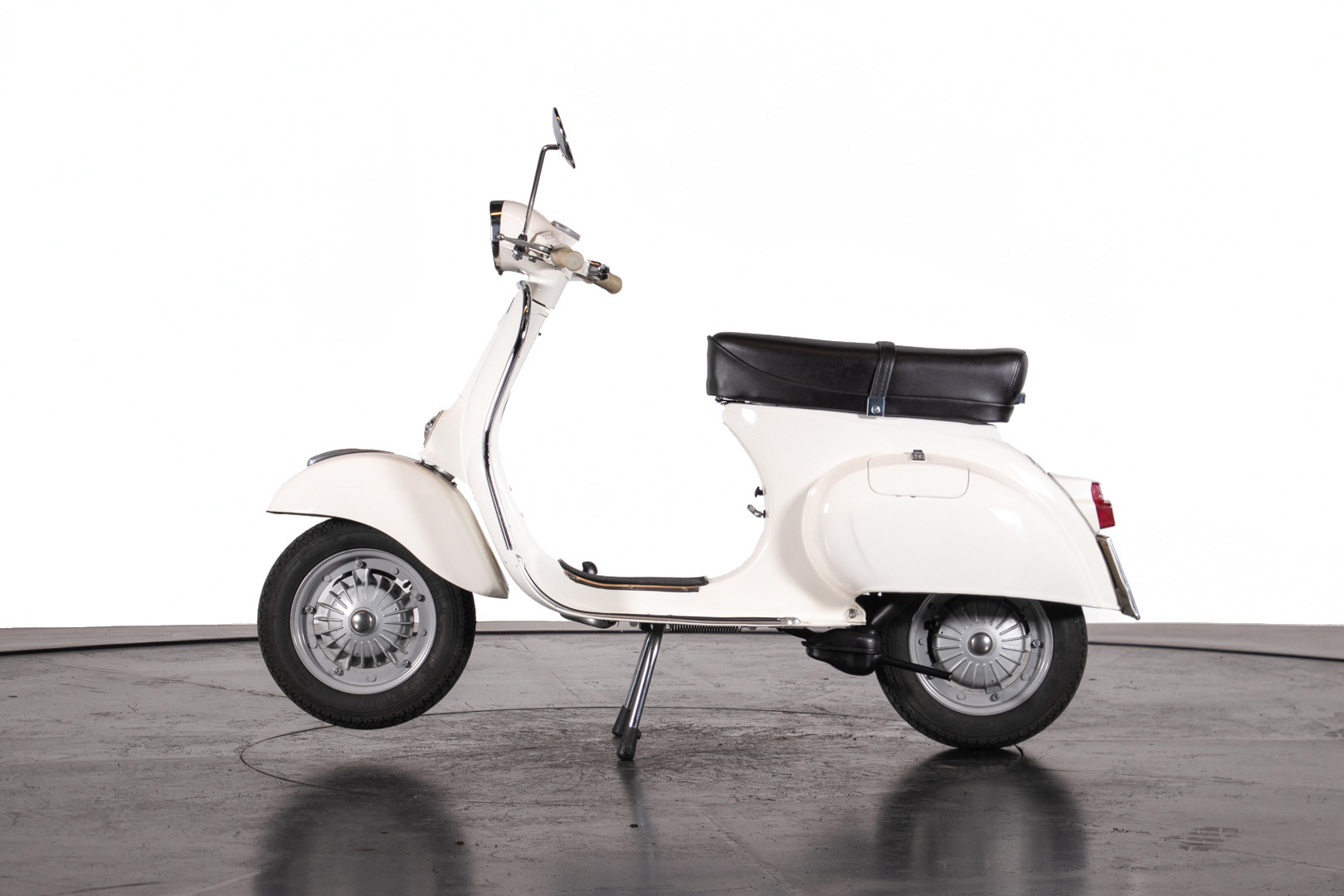 1969 Piaggio Vespa 125 Primavera 1