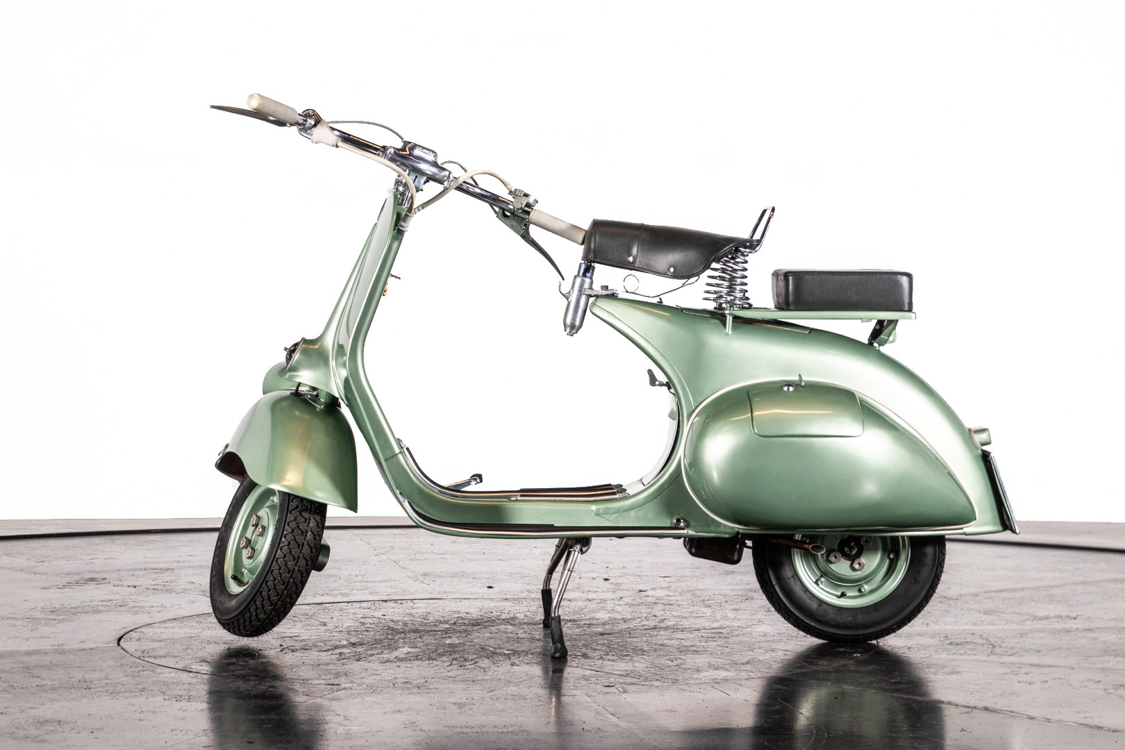 1952 Piaggio Vespa 125 2