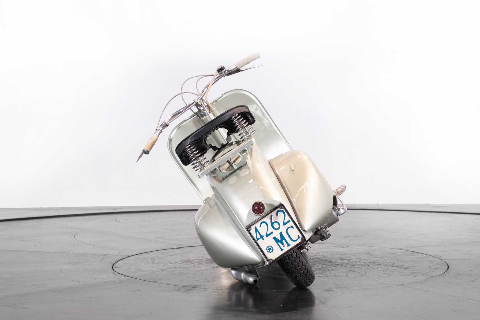 1950 Piaggio Vespa 98 13