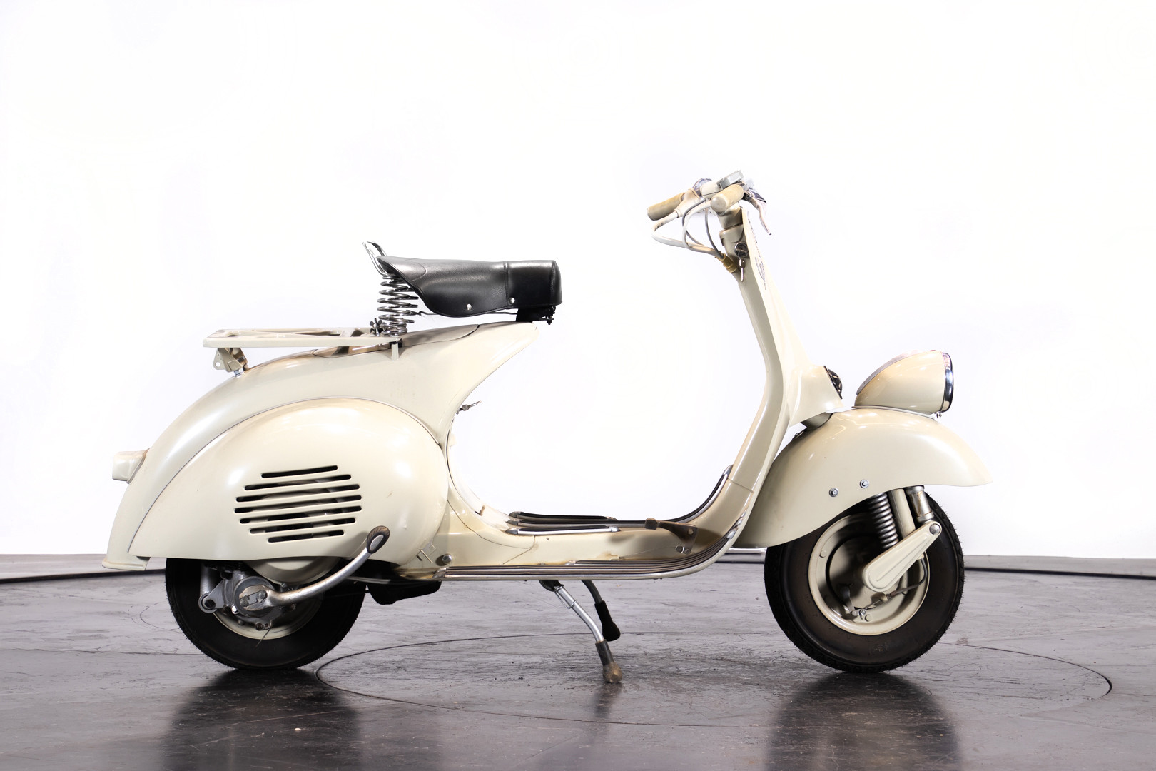 1954 Piaggio Vespa faro basso - Piaggio - Classic motorbikes - Ruote da