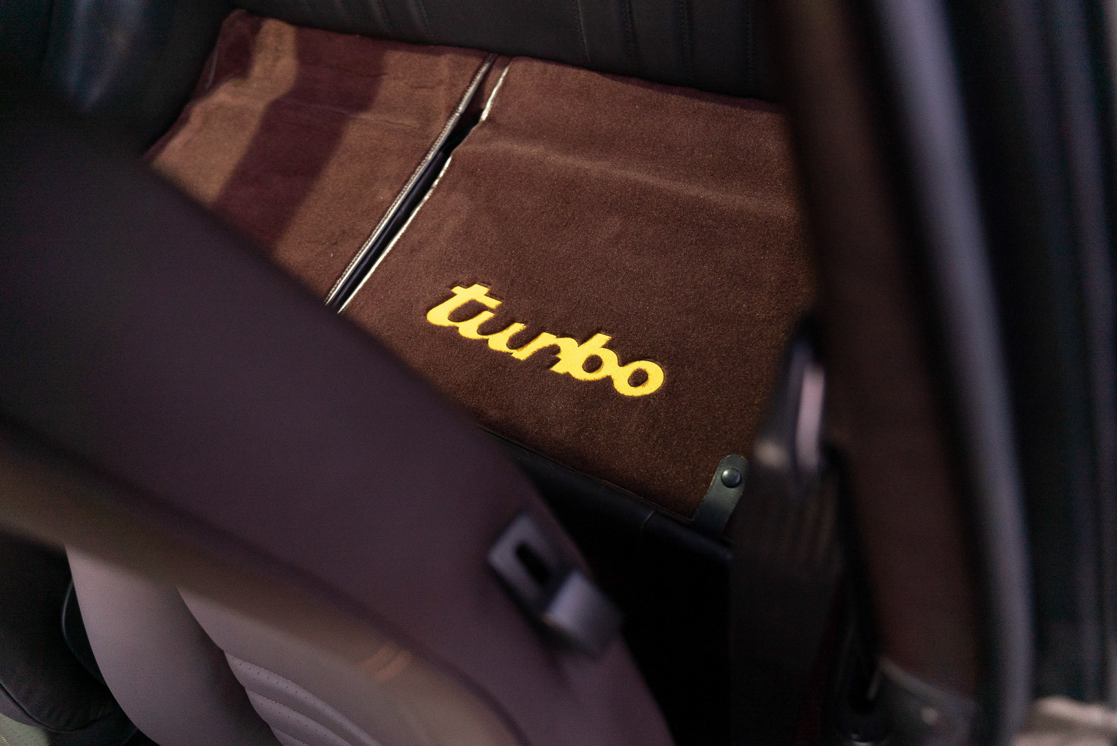 1985 Porsche 930 Turbo 26