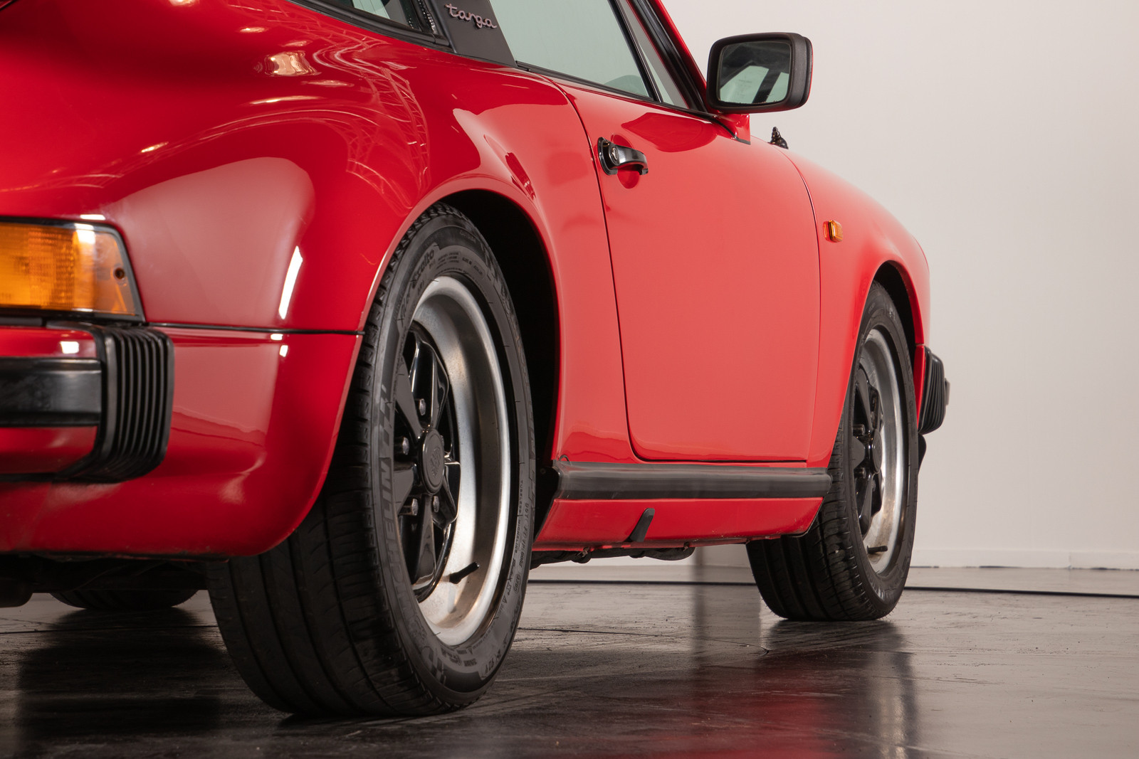 1983 Porsche 911 SC Targa 16