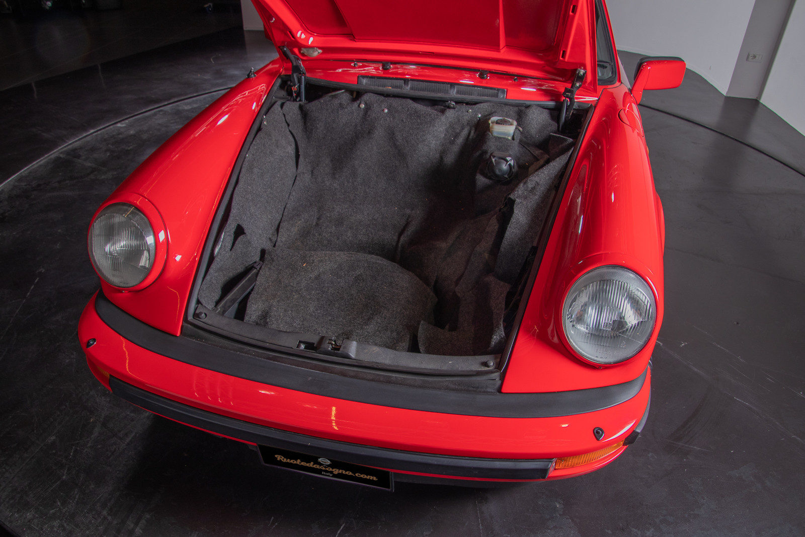 1983 Porsche 911 SC Targa 32
