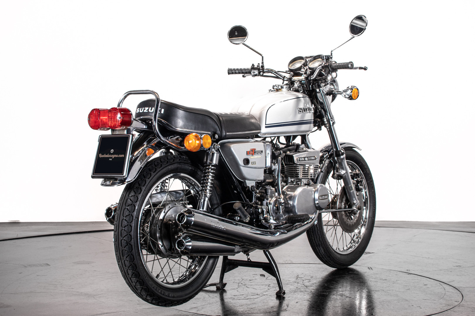 1975 Suzuki GT 380 2