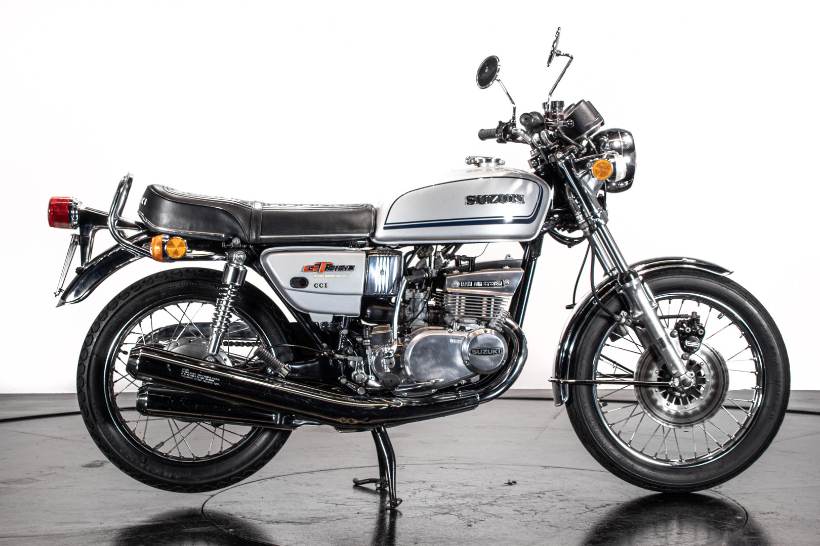 1975 Suzuki GT 380 3