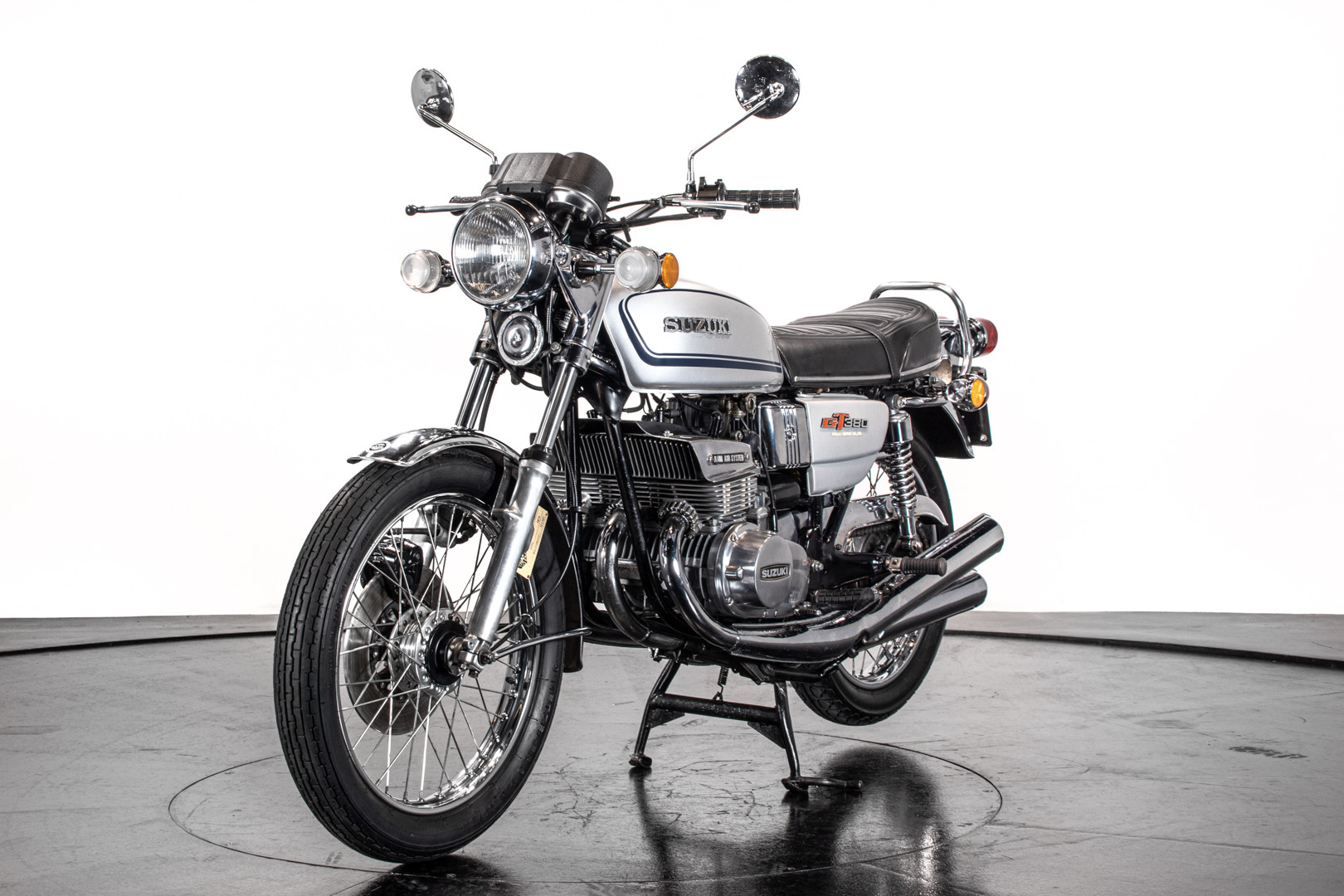1975 Suzuki GT 380 5