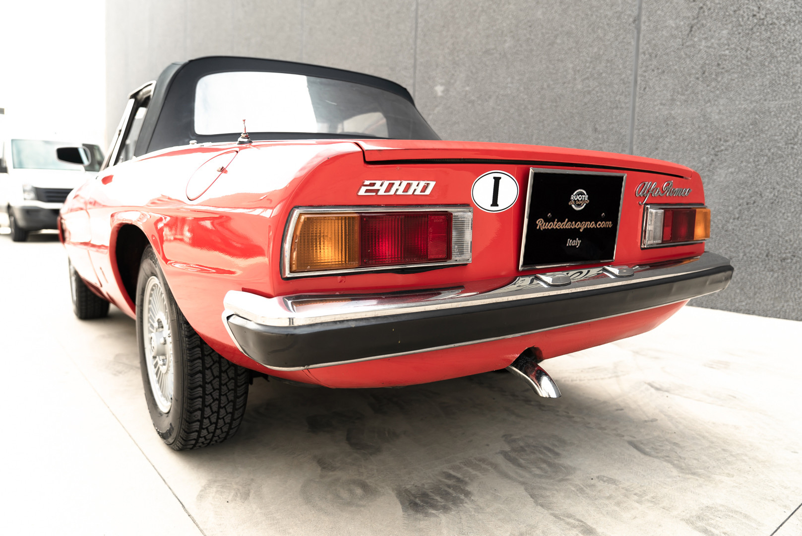 1976 Alfa Romeo Spider 2000 Duetto 5