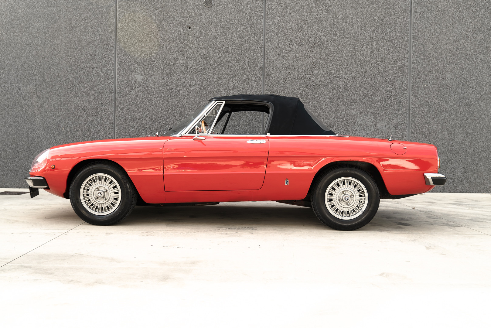 1976 Alfa Romeo Spider 2000 Duetto 1