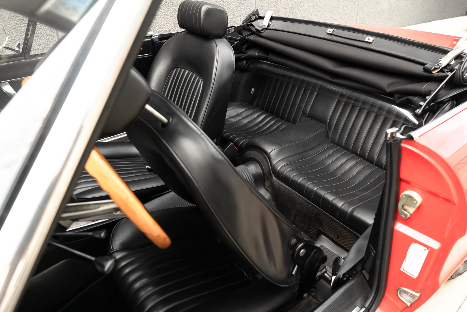 1976 Alfa Romeo Spider 2000 Duetto 24