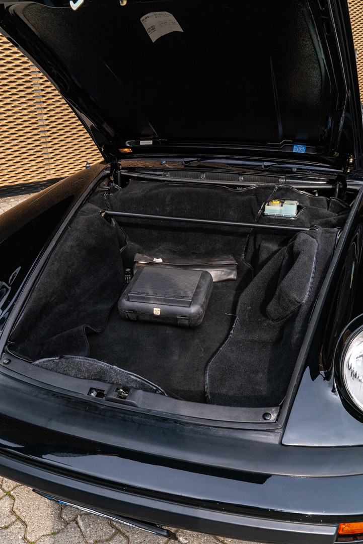 1989 Porsche 911 Speedster Turbo Look 32