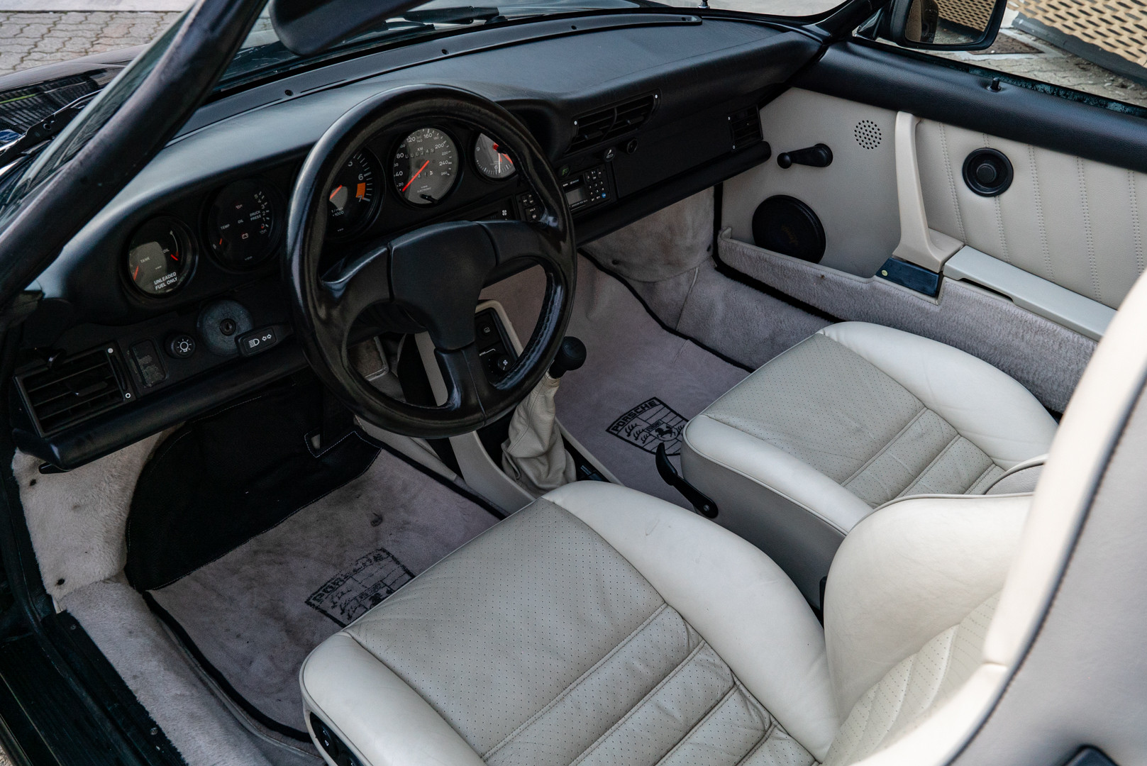 1989 Porsche 911 Speedster Turbo Look 36