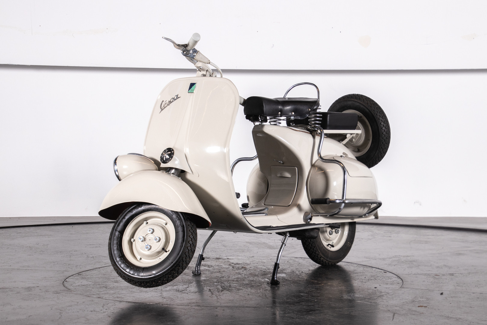 1953 Piaggio Vespa 125 VM1T 24