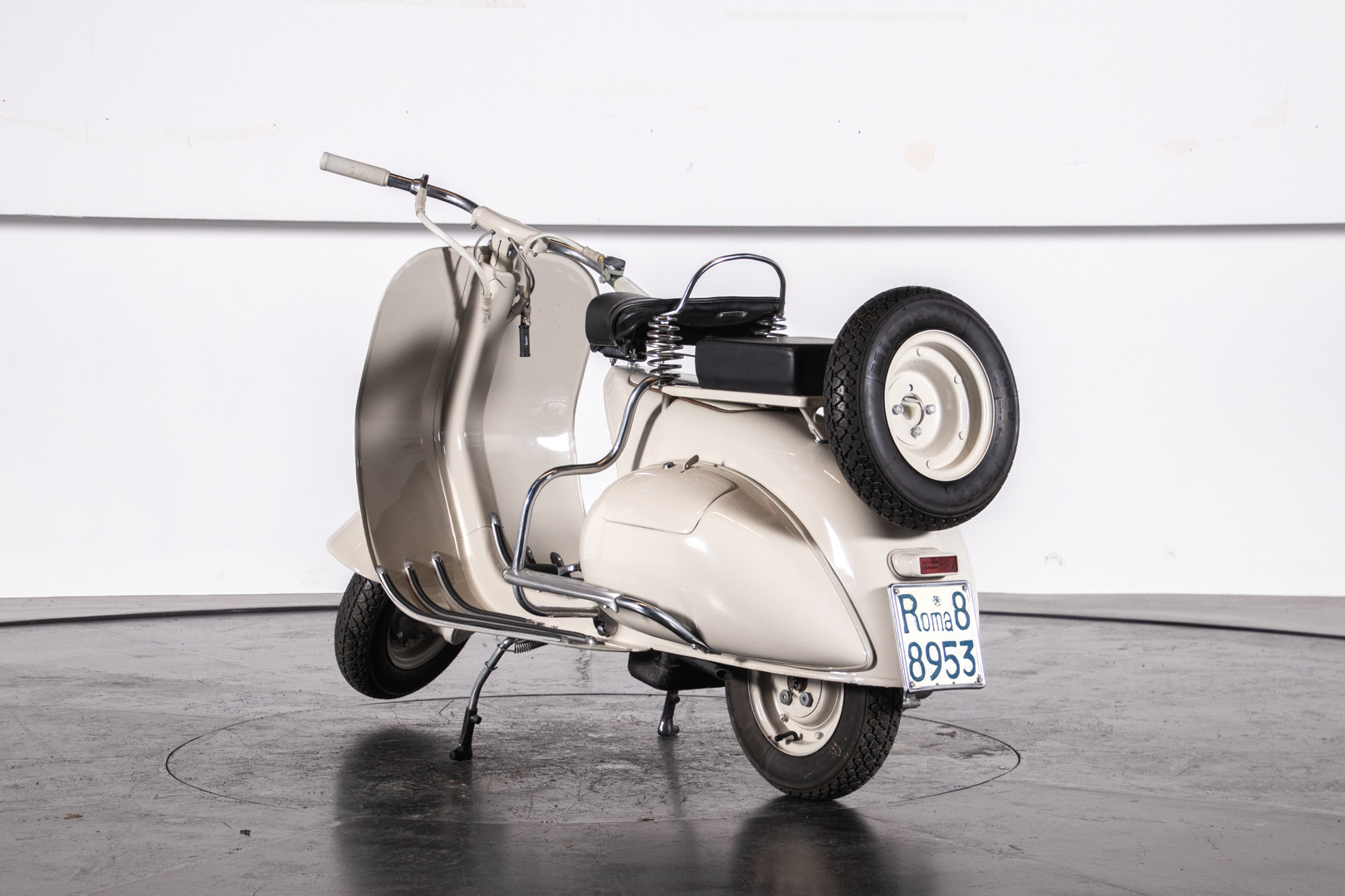 1953 Piaggio Vespa 125 VM1T 26