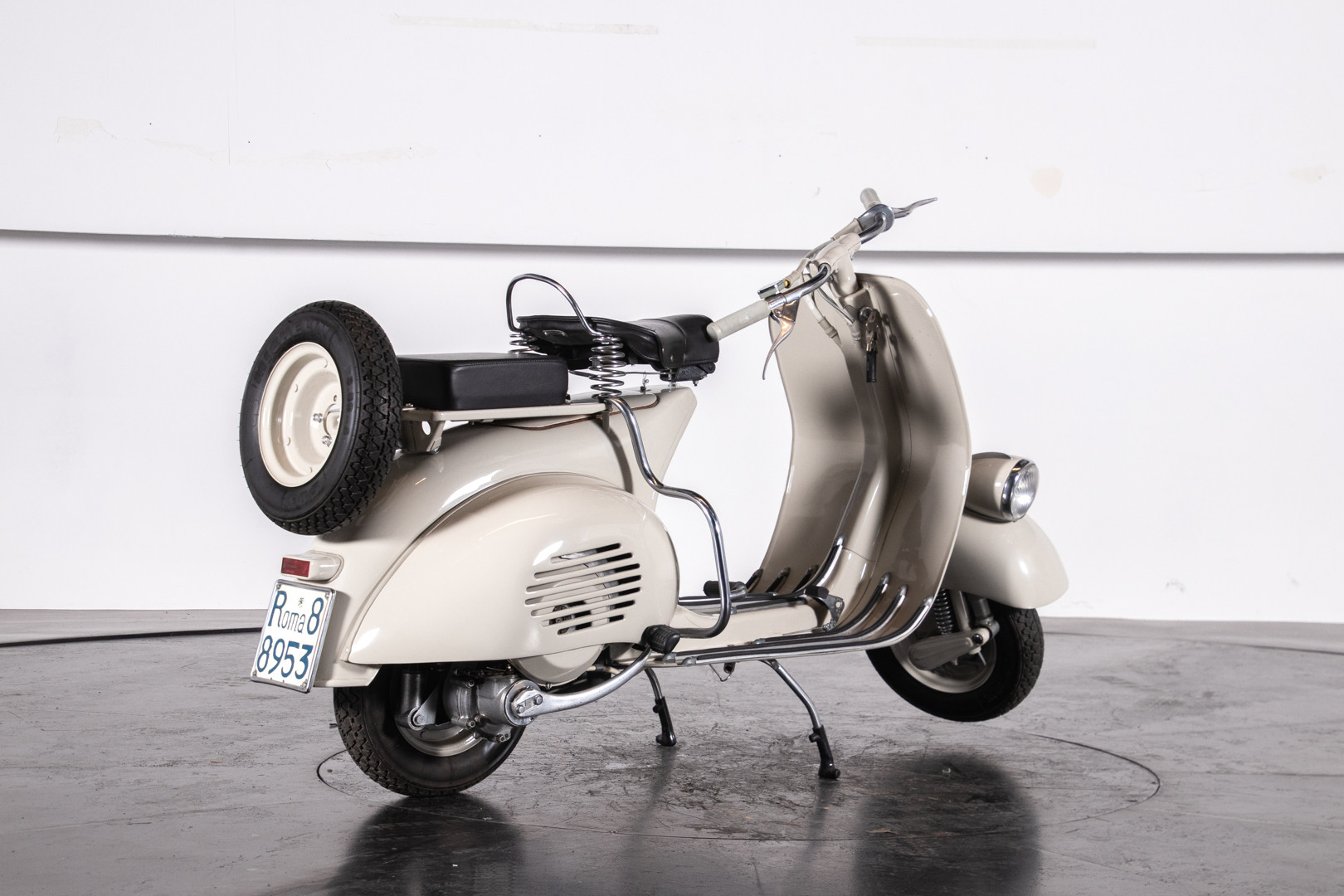 1953 Piaggio Vespa 125 VM1T 27
