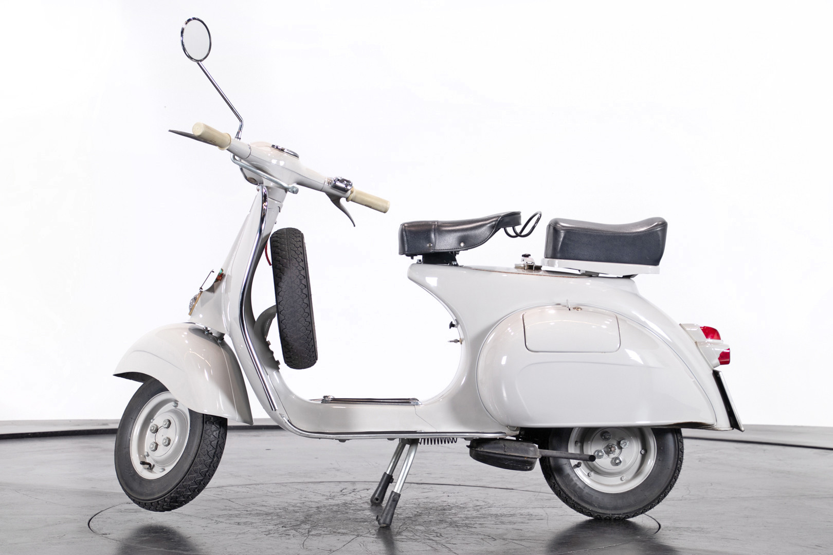 1961 Piaggio Vespa 125 0
