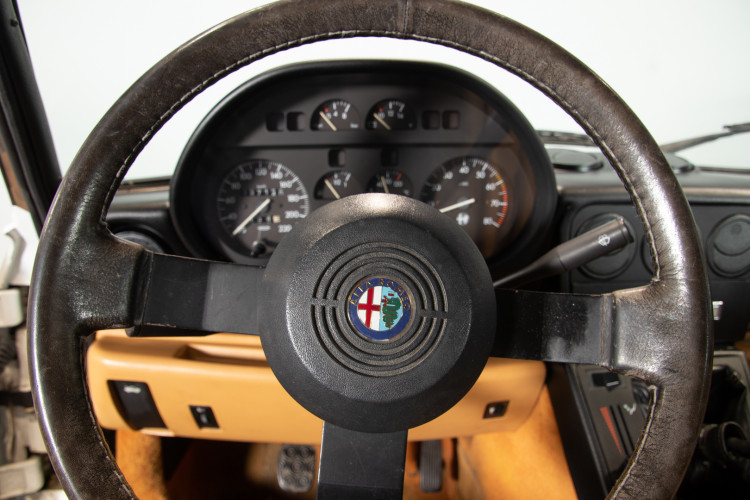 1990 Alfa Romeo spider 2000 "Duetto" 11