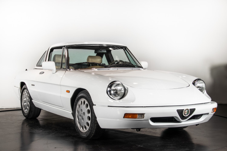 1990 Alfa Romeo spider 2000 "Duetto" 2