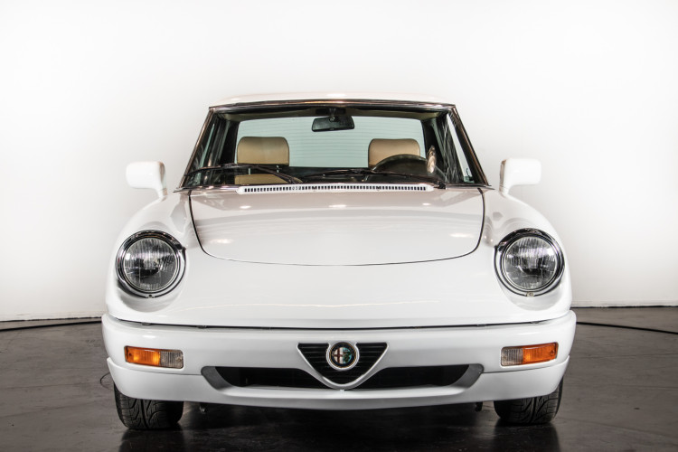 1990 Alfa Romeo spider 2000 "Duetto" 1