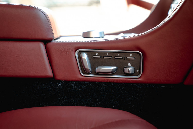 2010 Aston Martin Rapide 6.0 V12 38