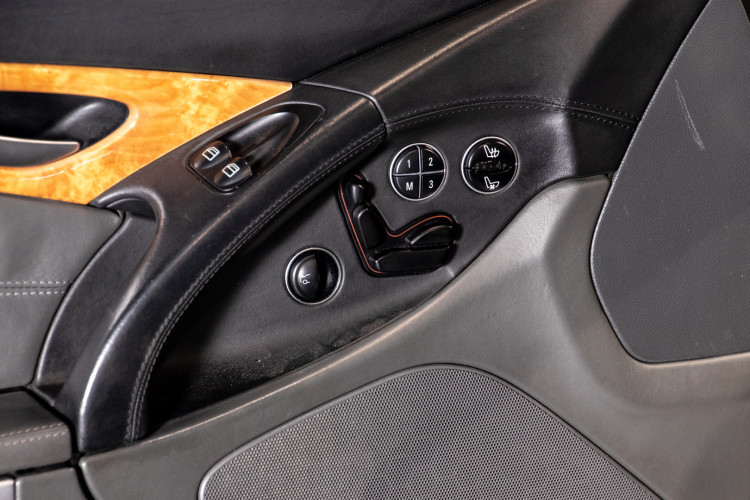 2004 Mercedes-Benz SL500 17
