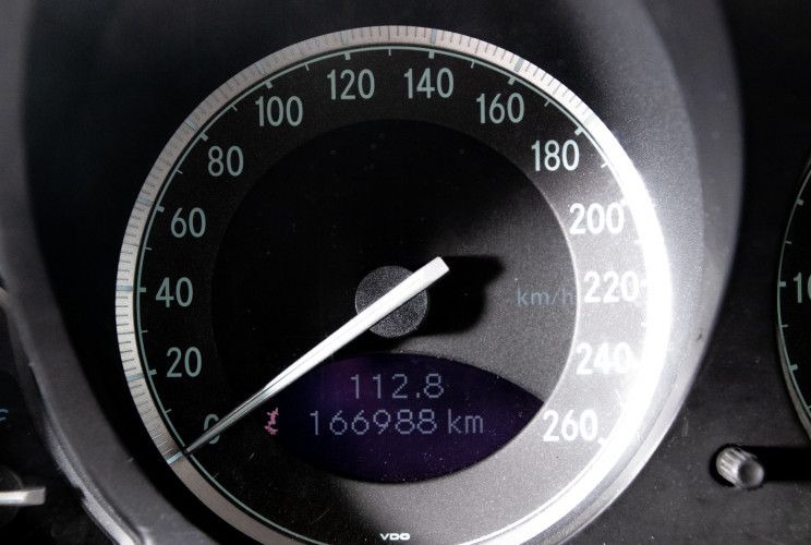 2004 Mercedes-Benz SL500 34