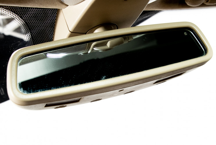 2004 Mercedes-Benz SL500 37