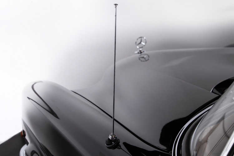 1963 Mercedes-Benz 220 SE 12